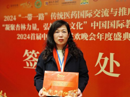 涿州左冬青受邀2024首屆中醫春節聯歡晚會錄制現場