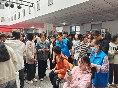 ���z�M(j��n)У�@ ������^ָ����P(gu��n)ע