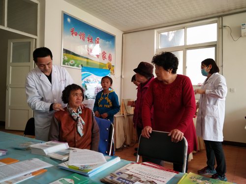 五絕指針技術與中鐵建工集團醫院走進社區開展義診活動