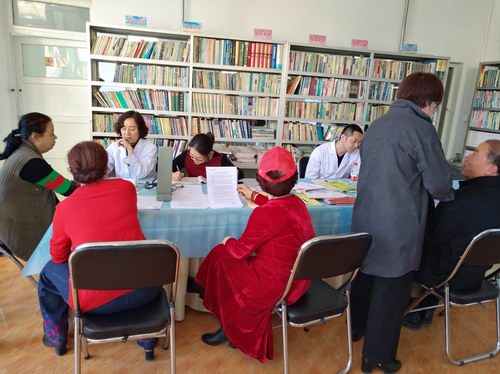 五絕指針技術與中鐵建工集團醫院走進社區開展義診活動